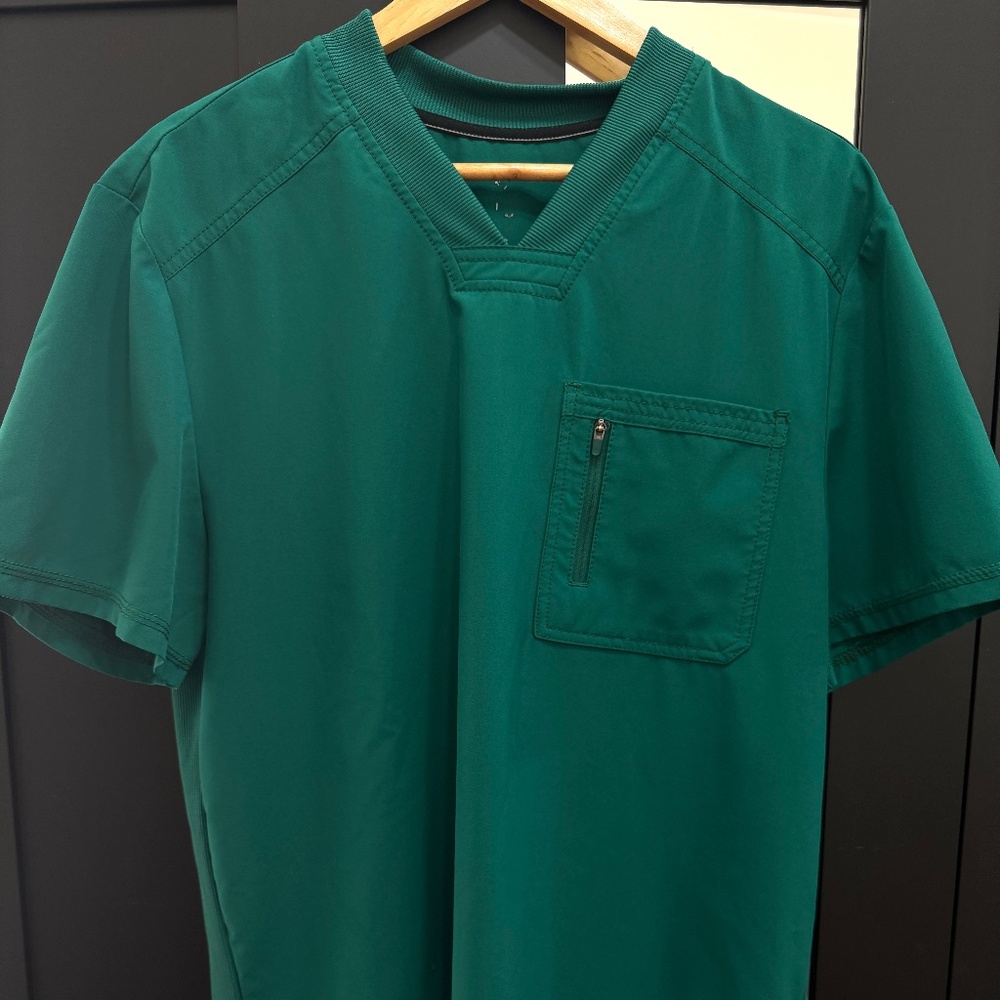 Cherokee Infinity Hunter Green Scrub Top & Jogger Bottom Set (Medium)